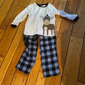 Boys size 6 fleece pajama outfit